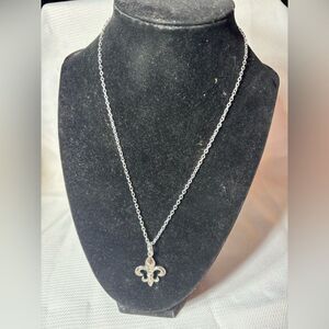 Fleur de Lis Pendant & 16” Silvertone Stainless Steel Necklace NWOT